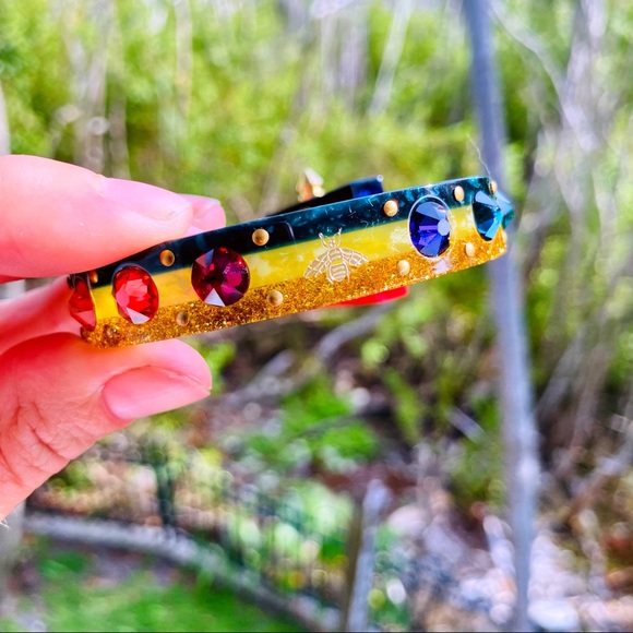 Gucci Vintage Web Resin Rainbow Cuff Watch NWT - Picture 9 of 16